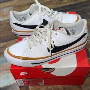Nike Court Legacy Sneakers